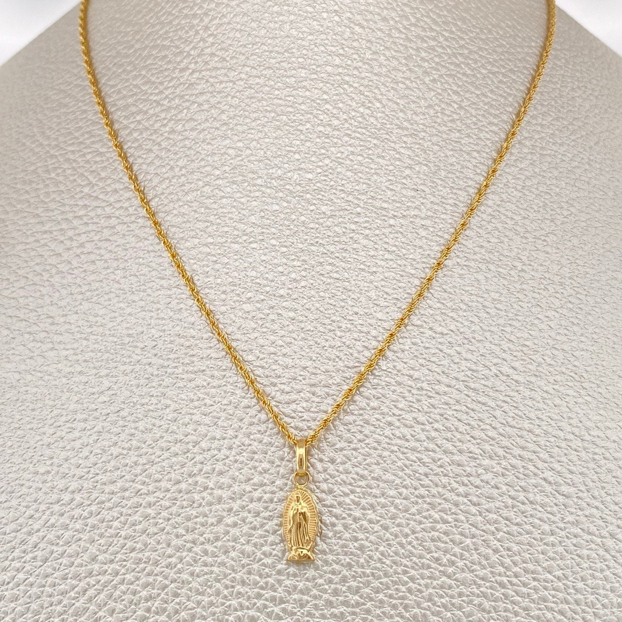 Set Cadena y Dije Lazo + Virgen de Guadalupe 1,35gr / Oro Amarillo 18K &
