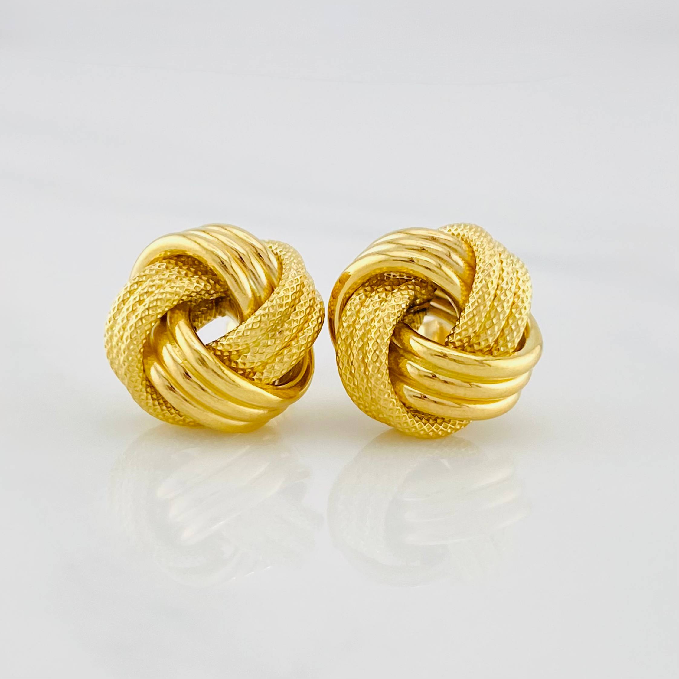 Topos Nudo 2.1g / in / 12.1mm Oro Amarillo 18K