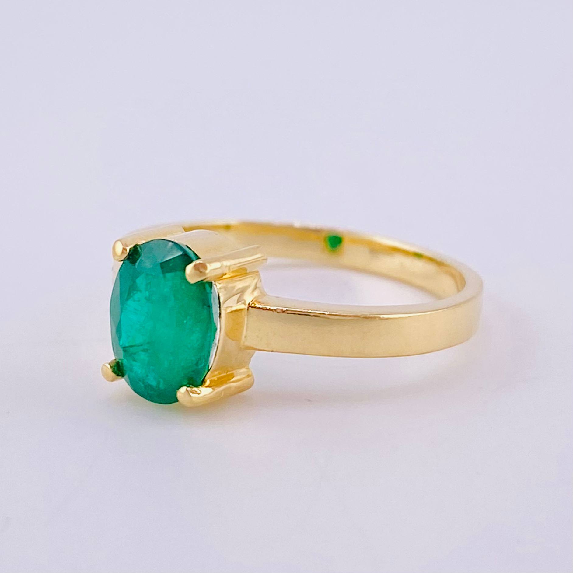 Anillo Solitario Ovalo 3.4gr / T6 1/4 / Esmeralda 2.0 Qts Oro Amarillo 18K (Joya)╦
