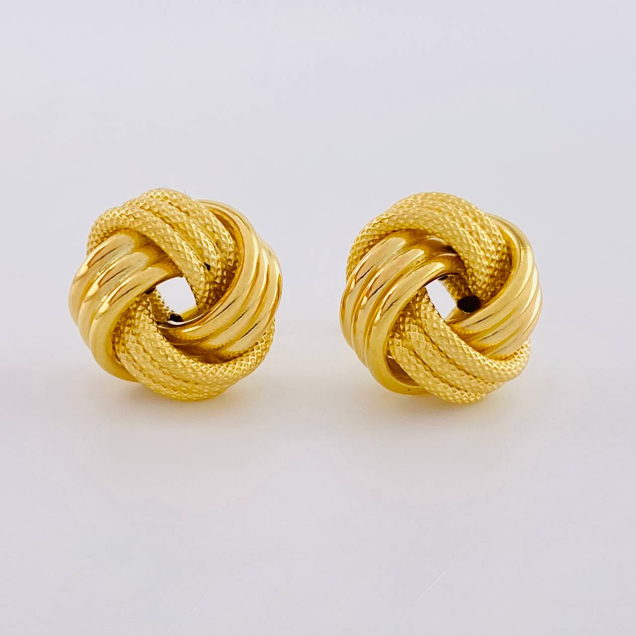 Stud Earrings Knot 1.9g / in / 13mm Yellow Gold 18K