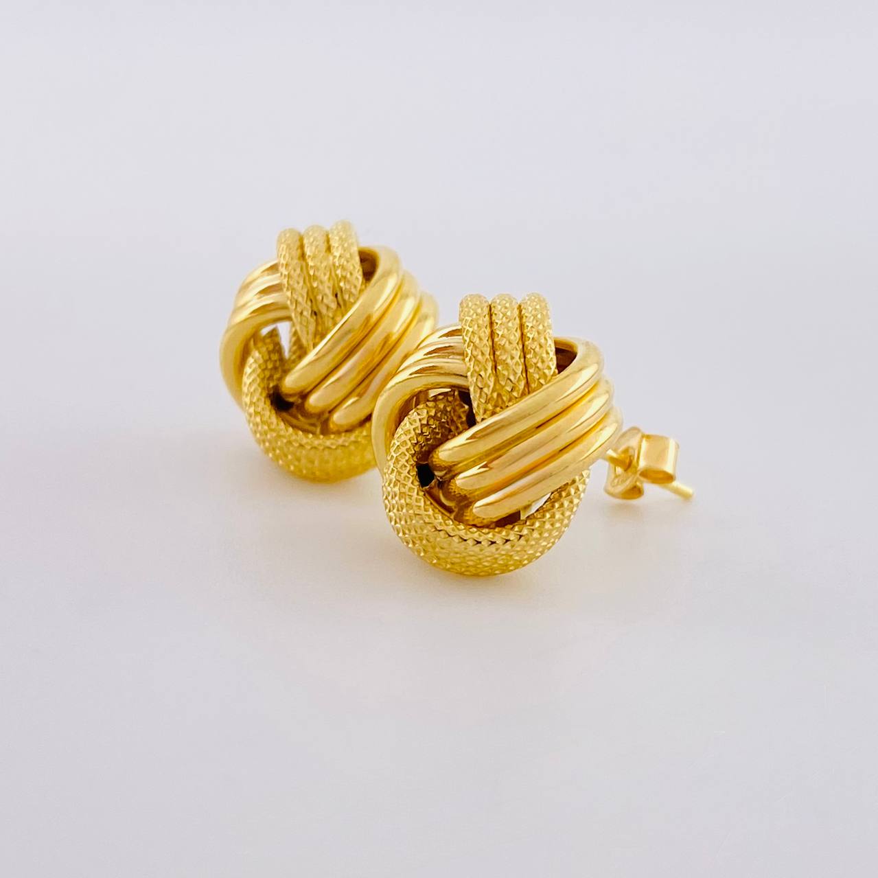 Stud Earrings Knot 1.9g / in / 13mm Yellow Gold 18K