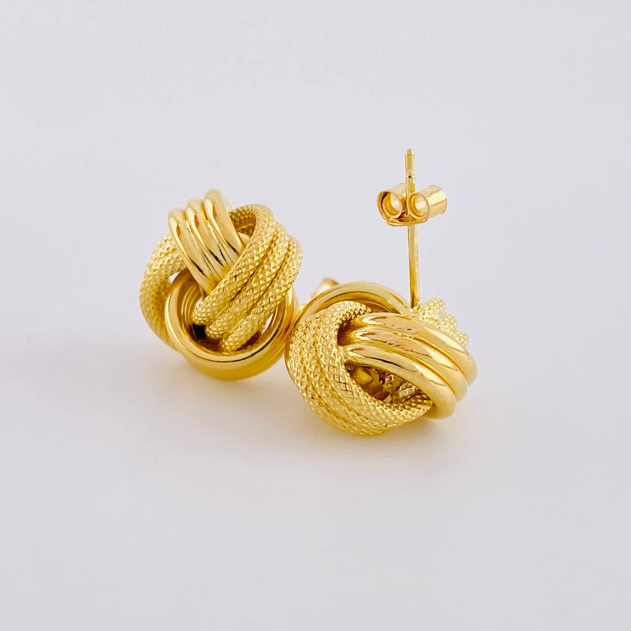 Stud Earrings Knot 1.9g / in / 13mm Yellow Gold 18K