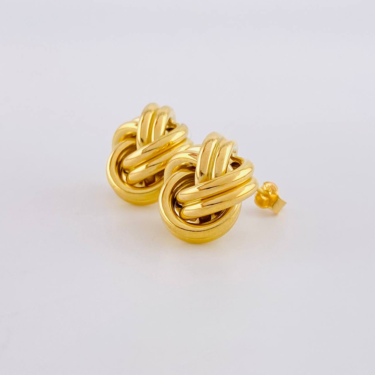Stud Earrings Knot 1.9g / in / 13mm Yellow Gold 18K