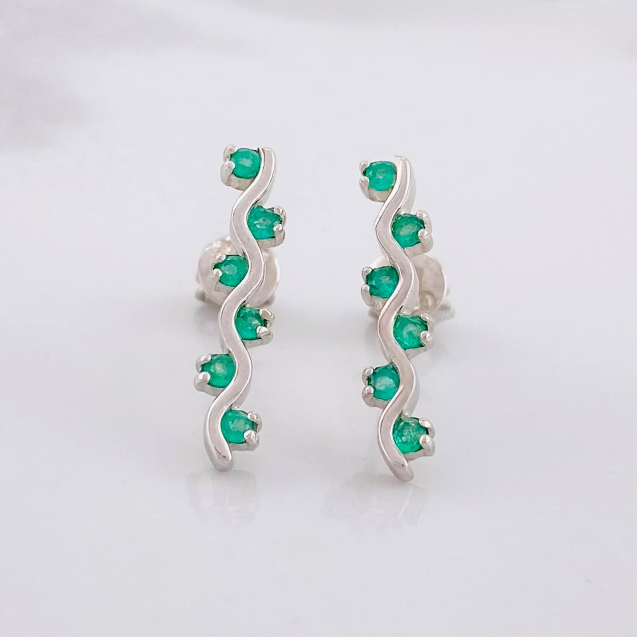 Stud Earrings Serpentine Emeralds 22pts 1.55g / in / 1.8cm Silver 950