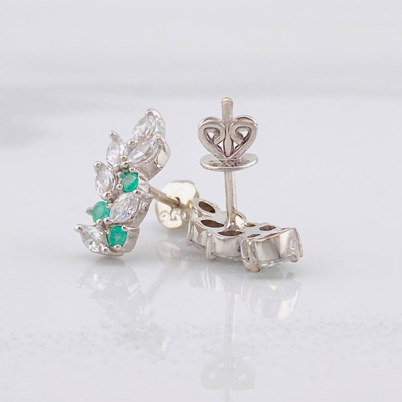 Stud Earrings Sequential Leaves Emeralds 7pts 1.8g / in / 5.8mm Silver 950
