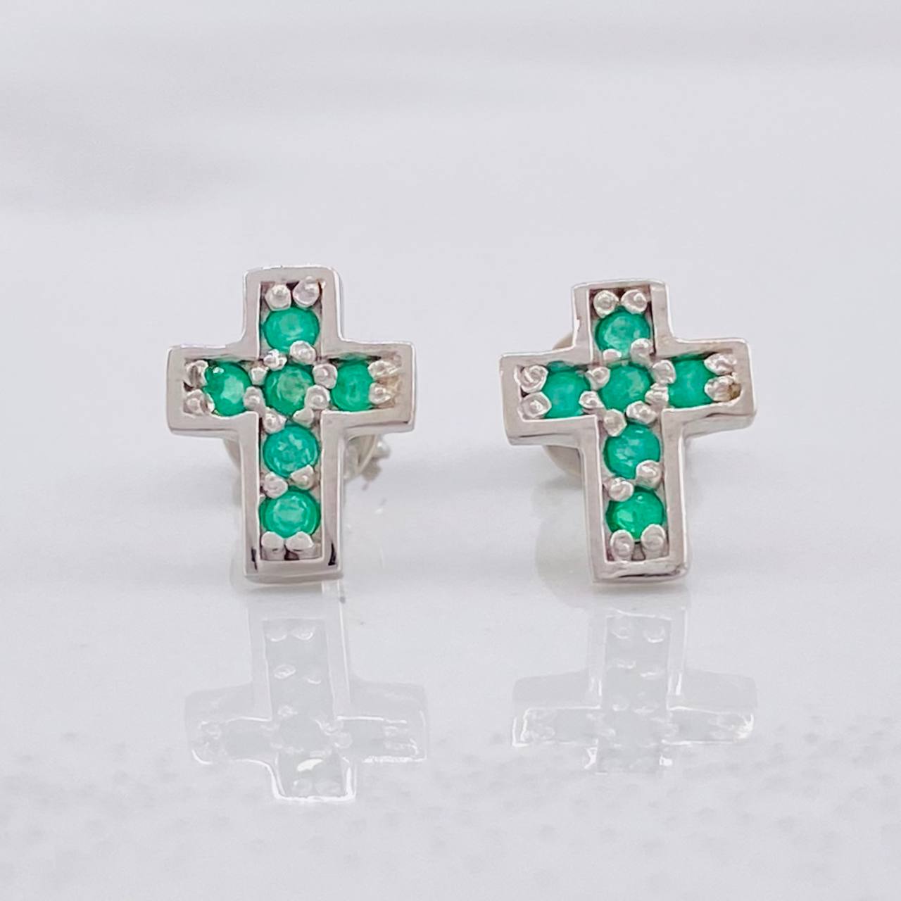 Stud Earrings Cross Dense Emeralds 19pts 0.95g / in / 6.6mm Silver 950