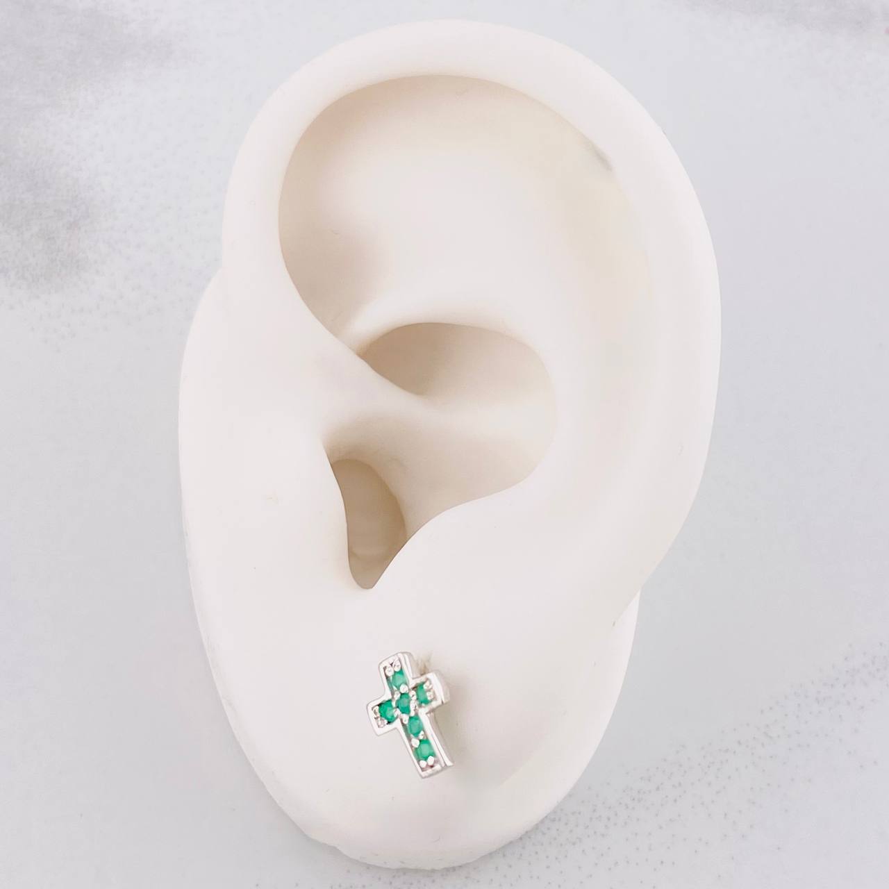 Stud Earrings Cross Dense Emeralds 19pts 0.95g / in / 6.6mm Silver 950