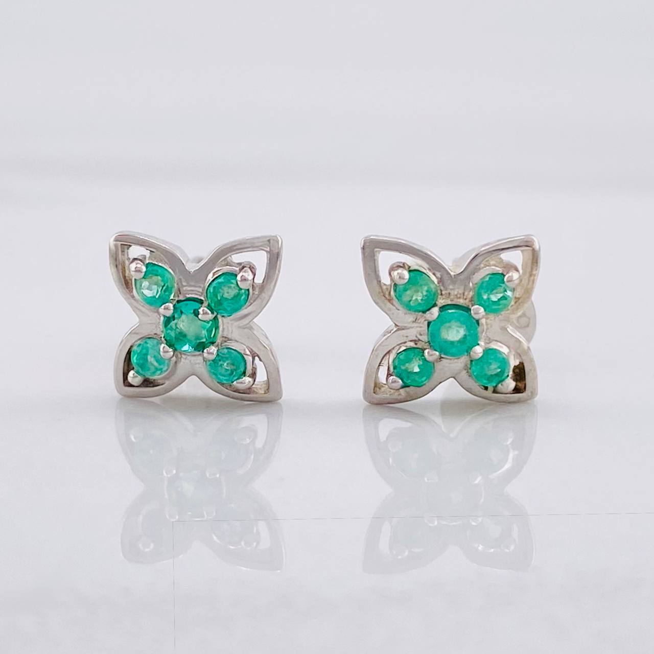 Stud Earrings Flower Emeralds 9pts 1.85g / in / 7.9mm Silver 950