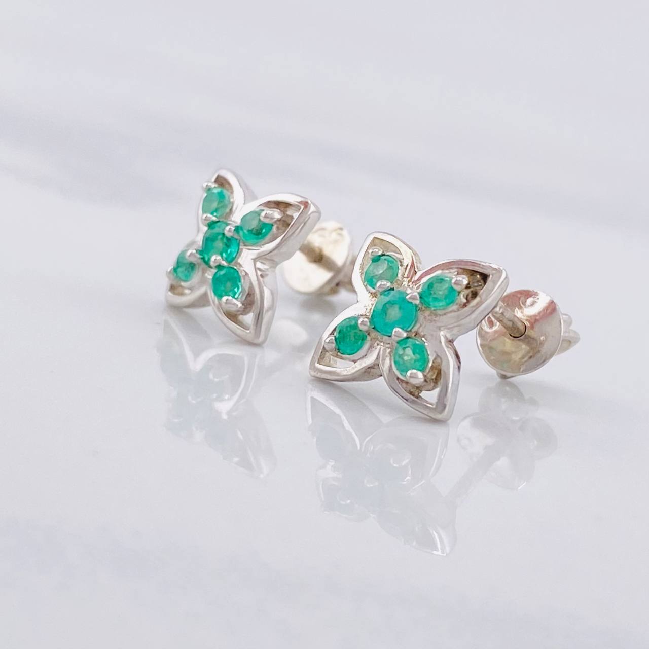 Stud Earrings Flower Emeralds 9pts 1.85g / in / 7.9mm Silver 950