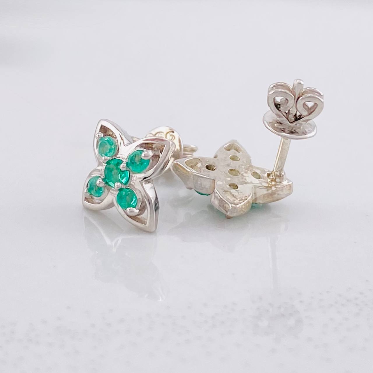 Stud Earrings Flower Emeralds 9pts 1.85g / in / 7.9mm Silver 950