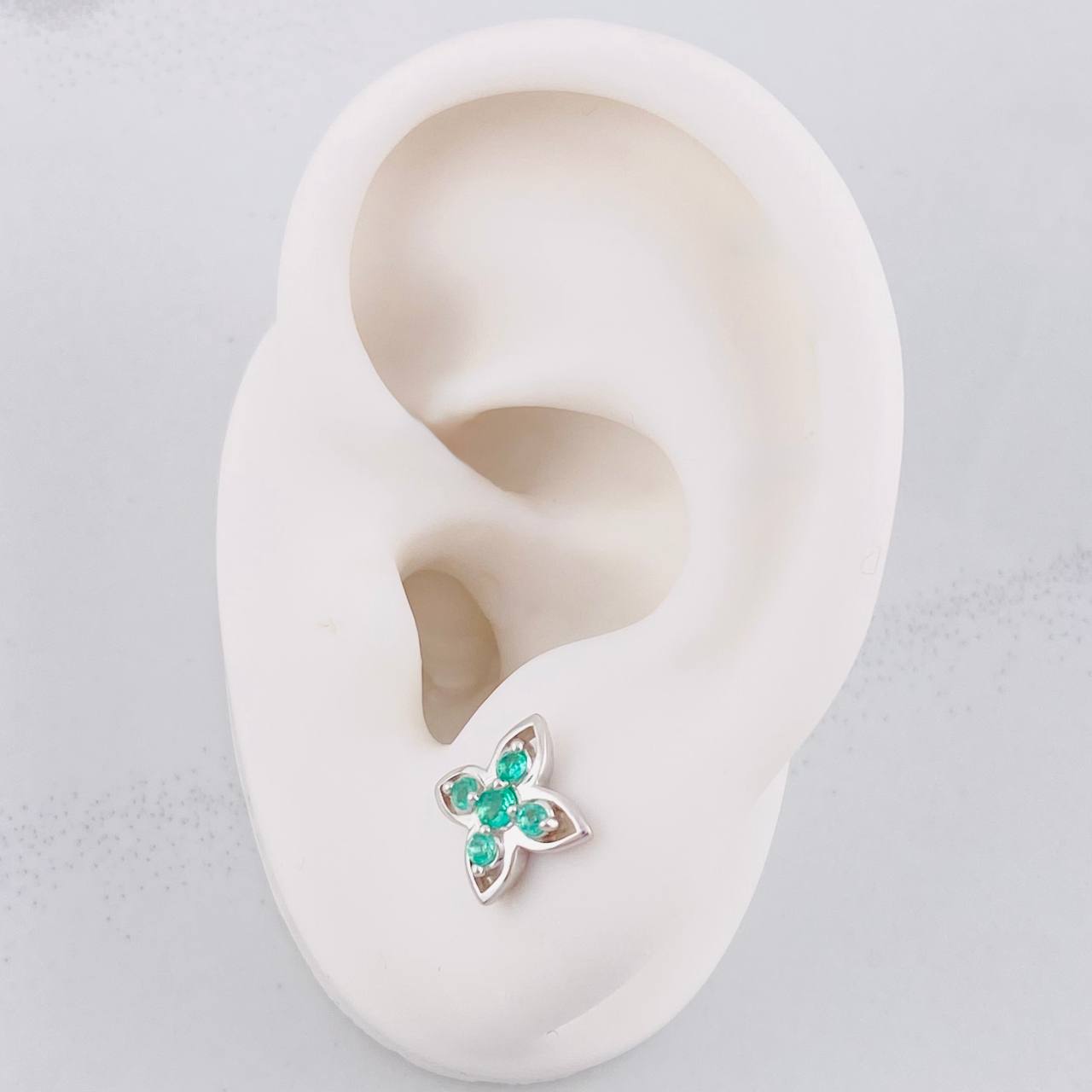 Stud Earrings Flower Emeralds 9pts 1.85g / in / 7.9mm Silver 950