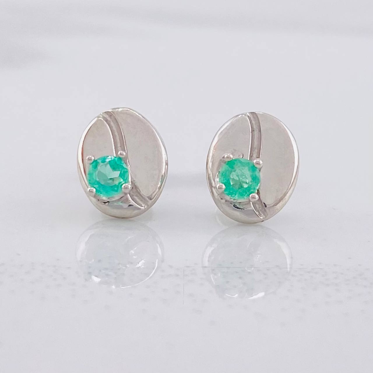 Stud Earrings Coffee Bean Emerald 30pts 1.6g / in / 7 mm Silver 950
