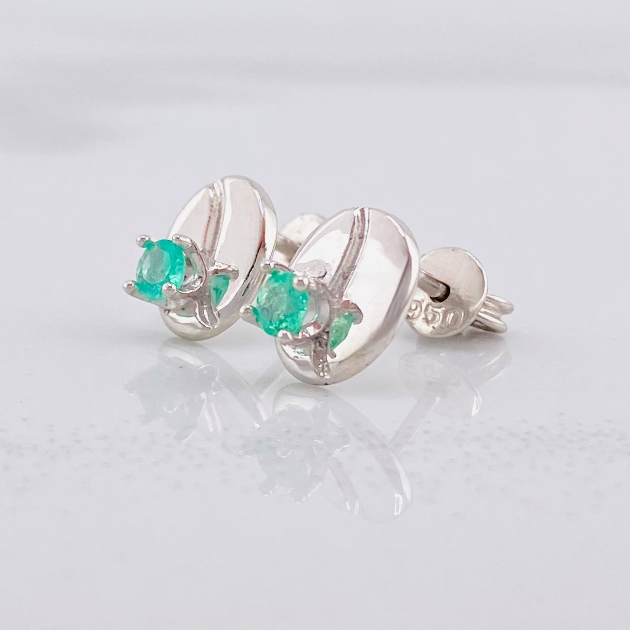 Stud Earrings Coffee Bean Emerald 30pts 1.6g / in / 7 mm Silver 950