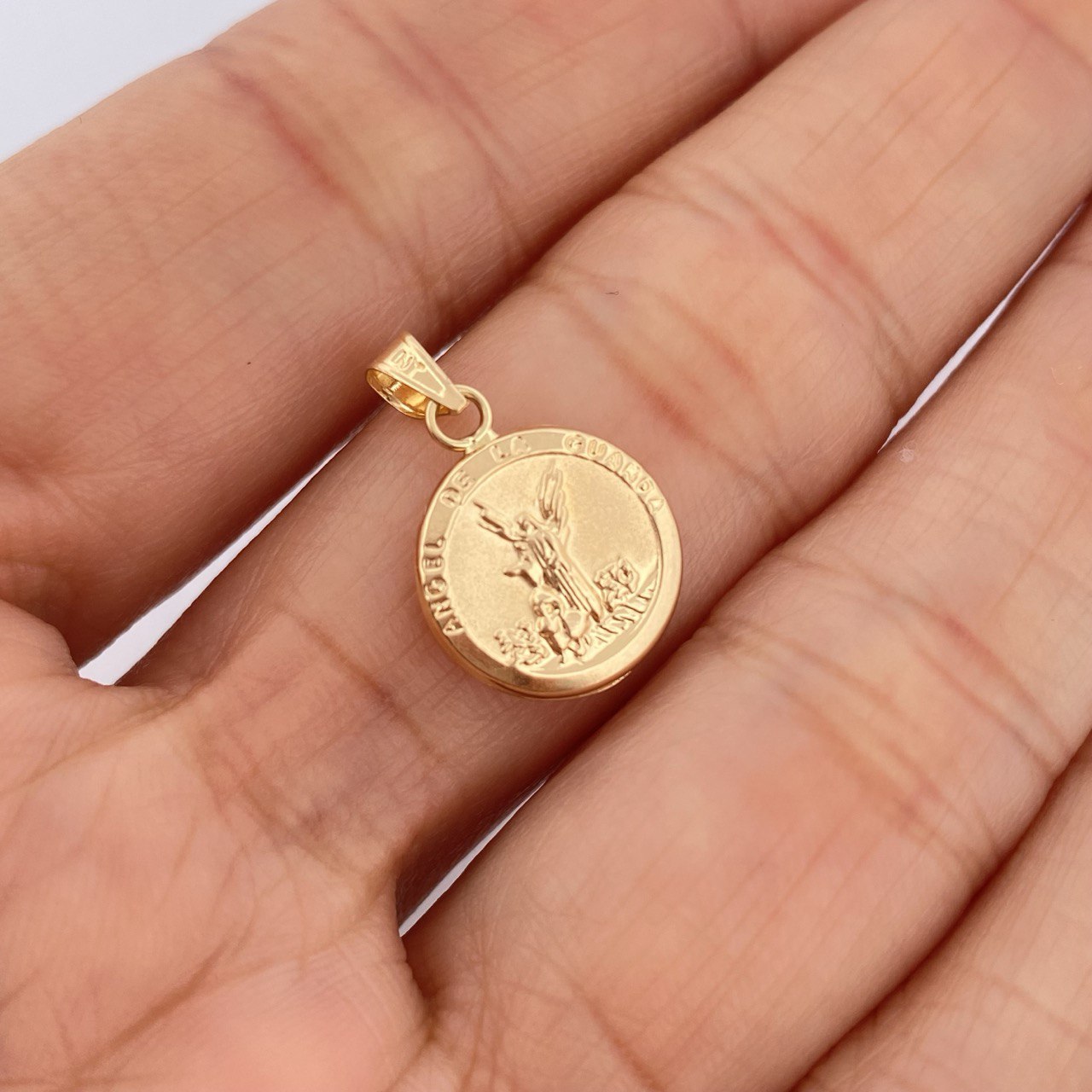 Guardian Angel Pendant 0.7gr / 3/4 in / 18K Gold