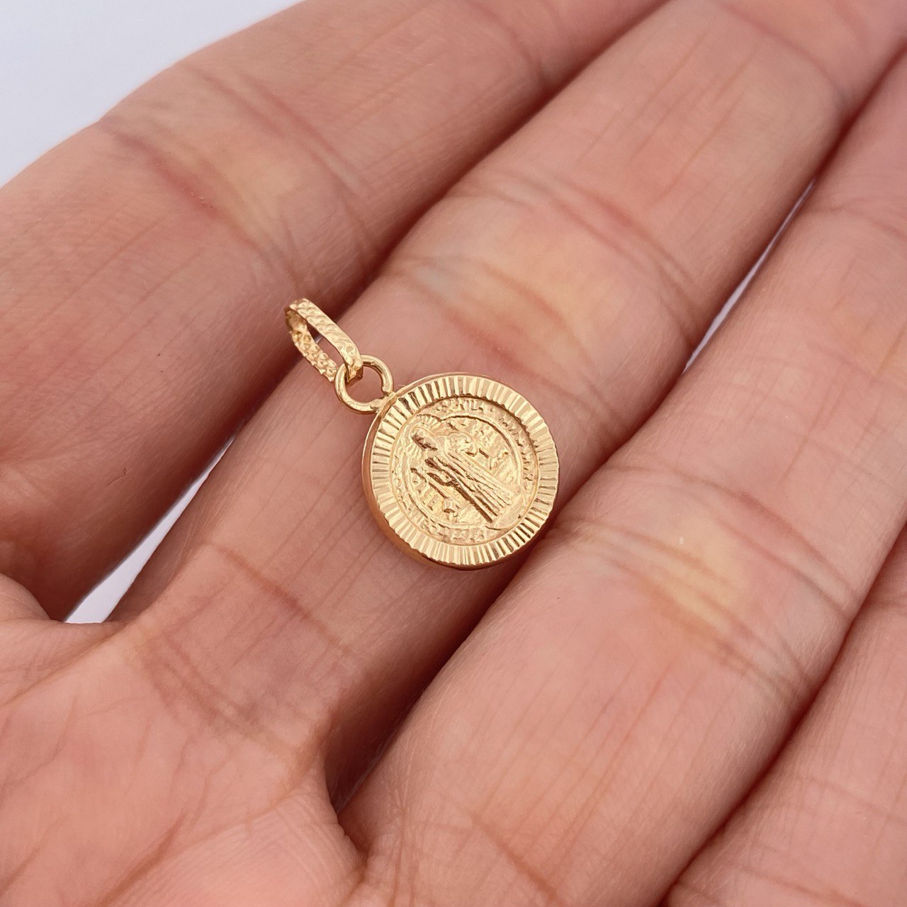 San Benito Pendant 0.85gr / 3/4 in / 18K Gold Yellow