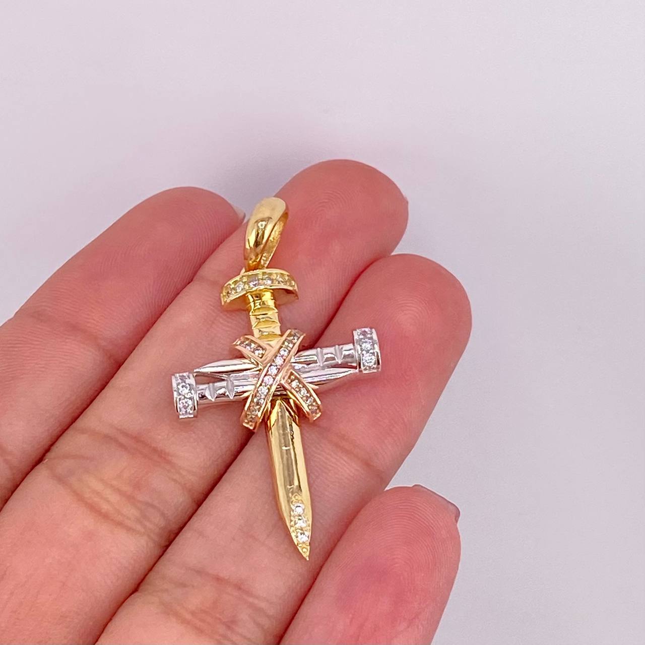 Pendant Penitence Nail Cross 5.1g / 1 1/2 in Three Golds 18K
