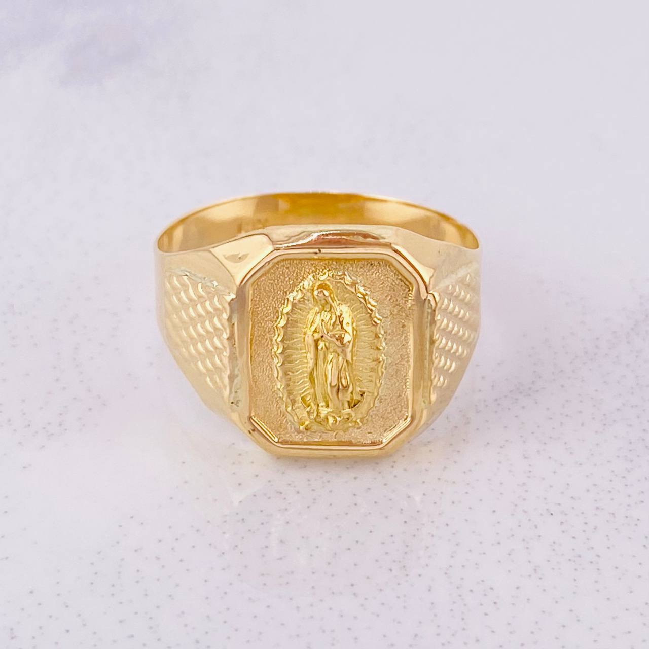 Anillo Virgen de Guadalupe 3.05g / T10 Oro Amarillo 18K