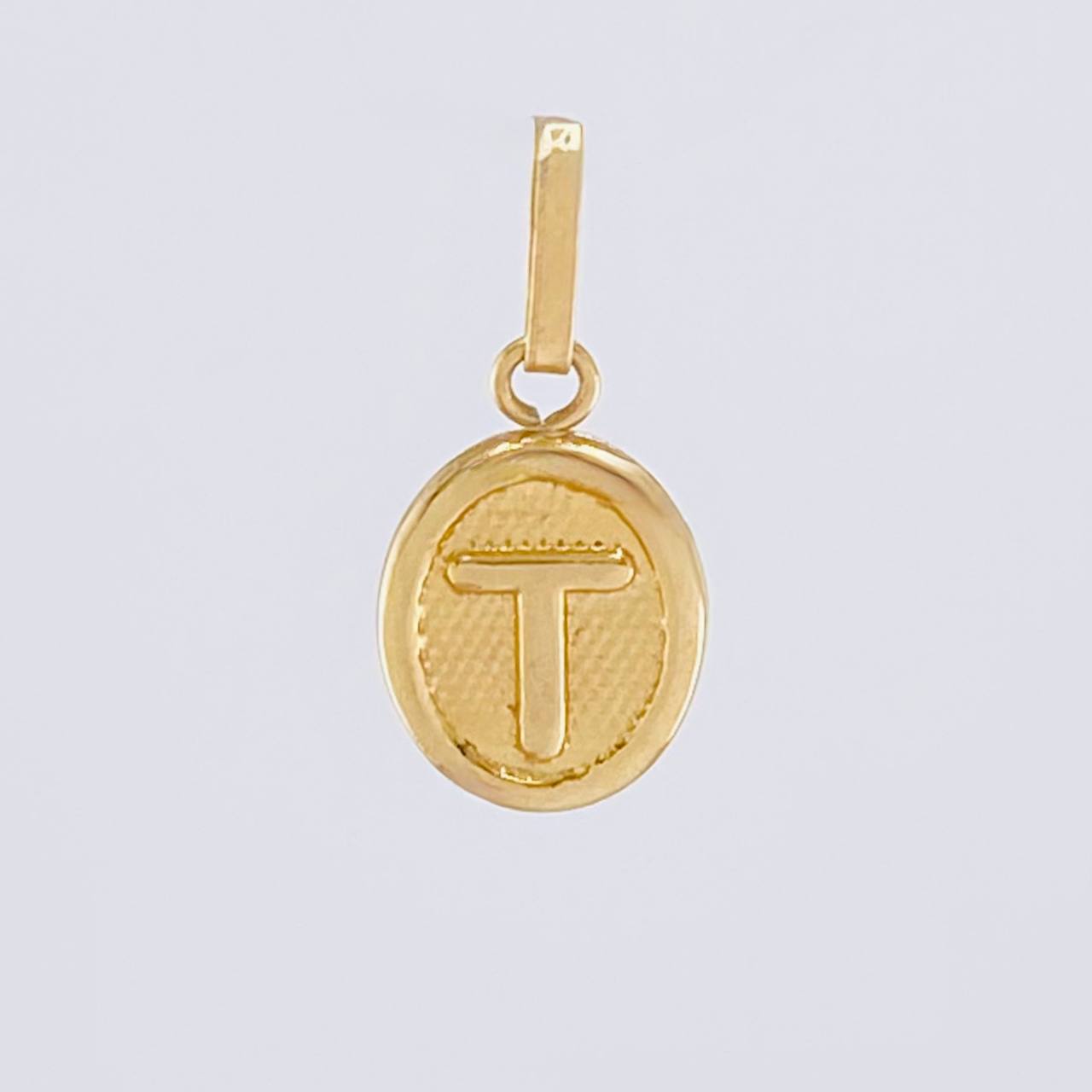 Pendant Letter T 0.6gr / 3/4 in / 18K Gold