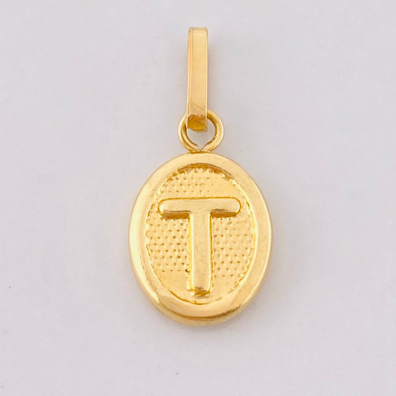 Pendant Letter T 0.6gr / 3/4 in / 18K Gold