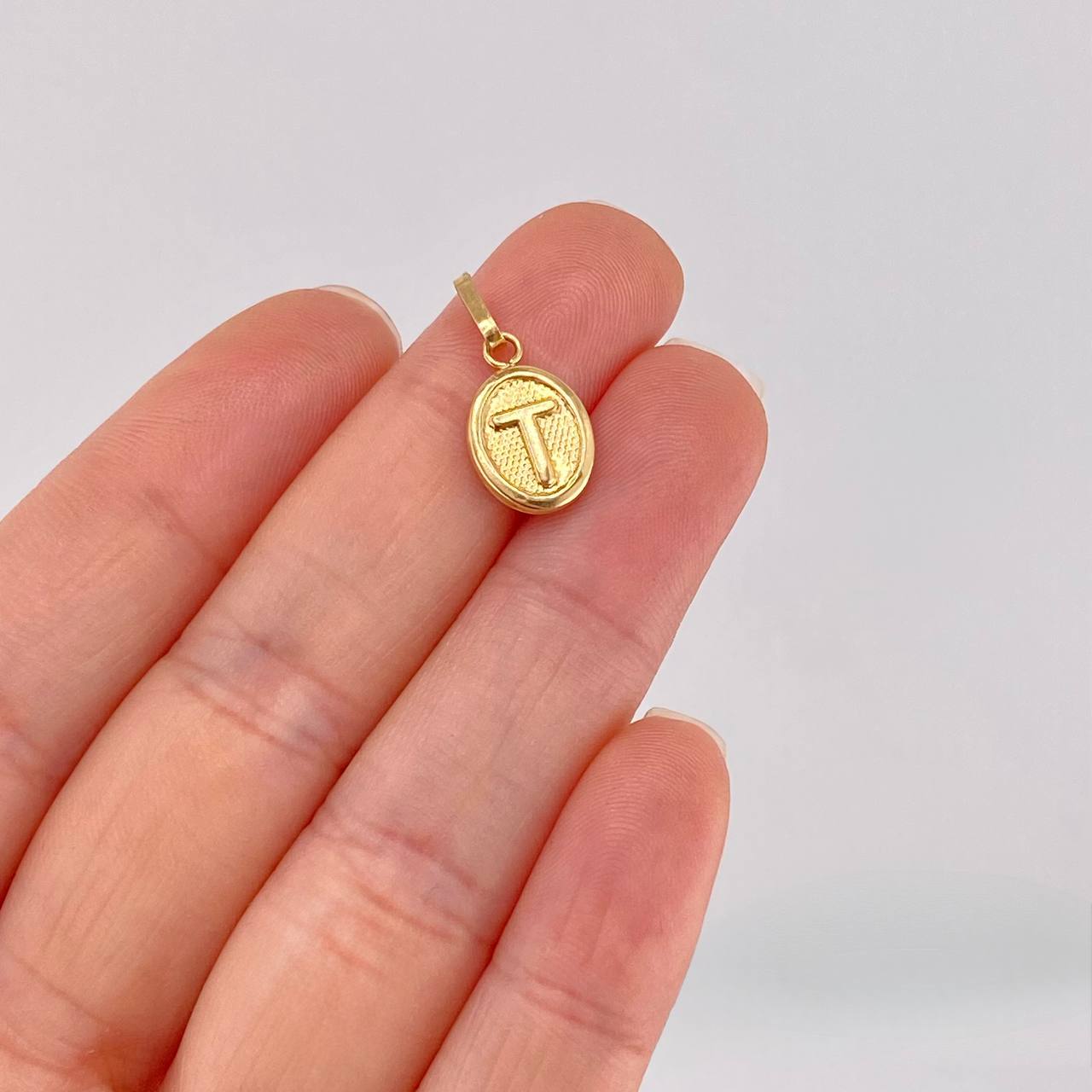 Pendant Letter T 0.6gr / 3/4 in / 18K Gold