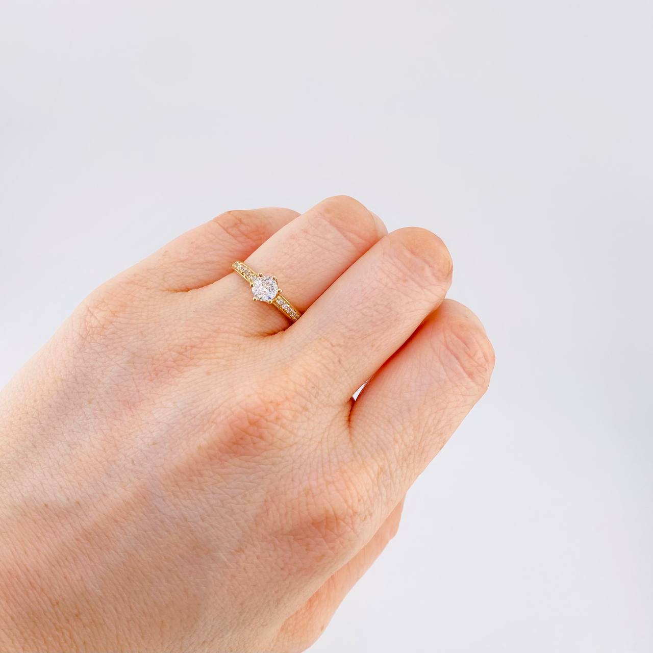 Anillo Solitario Seis Garras 2.6 g / T6 3/4 Oro Amarillo 18K