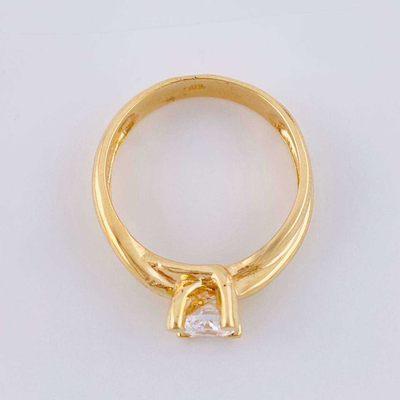 Anillo Solitario Abrazado 3.95 g / T6 1/4 Oro Amarillo 18K