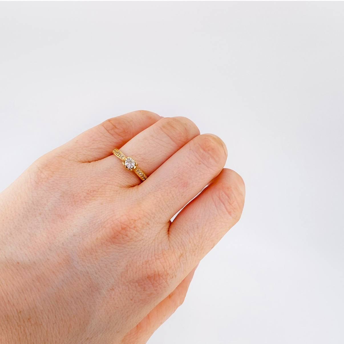 Anillo Solitario Churumbela 2.7 g / T7 Oro Amarillo 18K