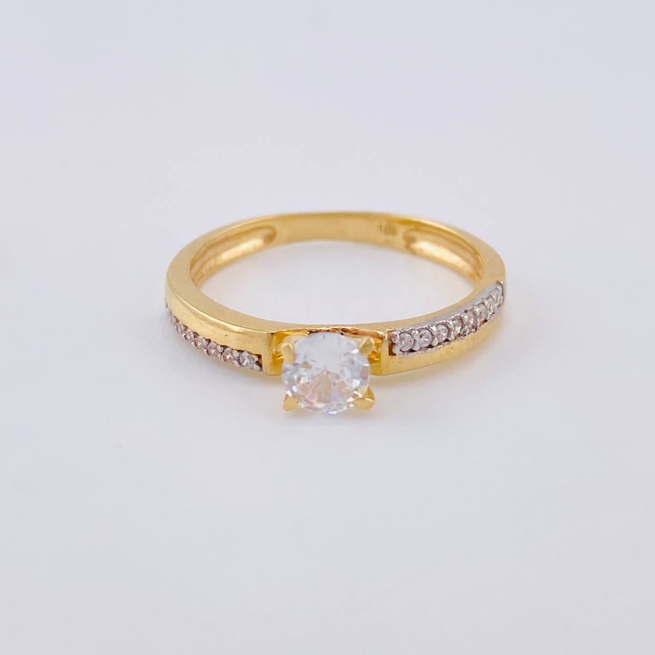 Solitaire Ring with Interlaced Lines 2.3 g / T6 1/2 Yellow Gold 18K