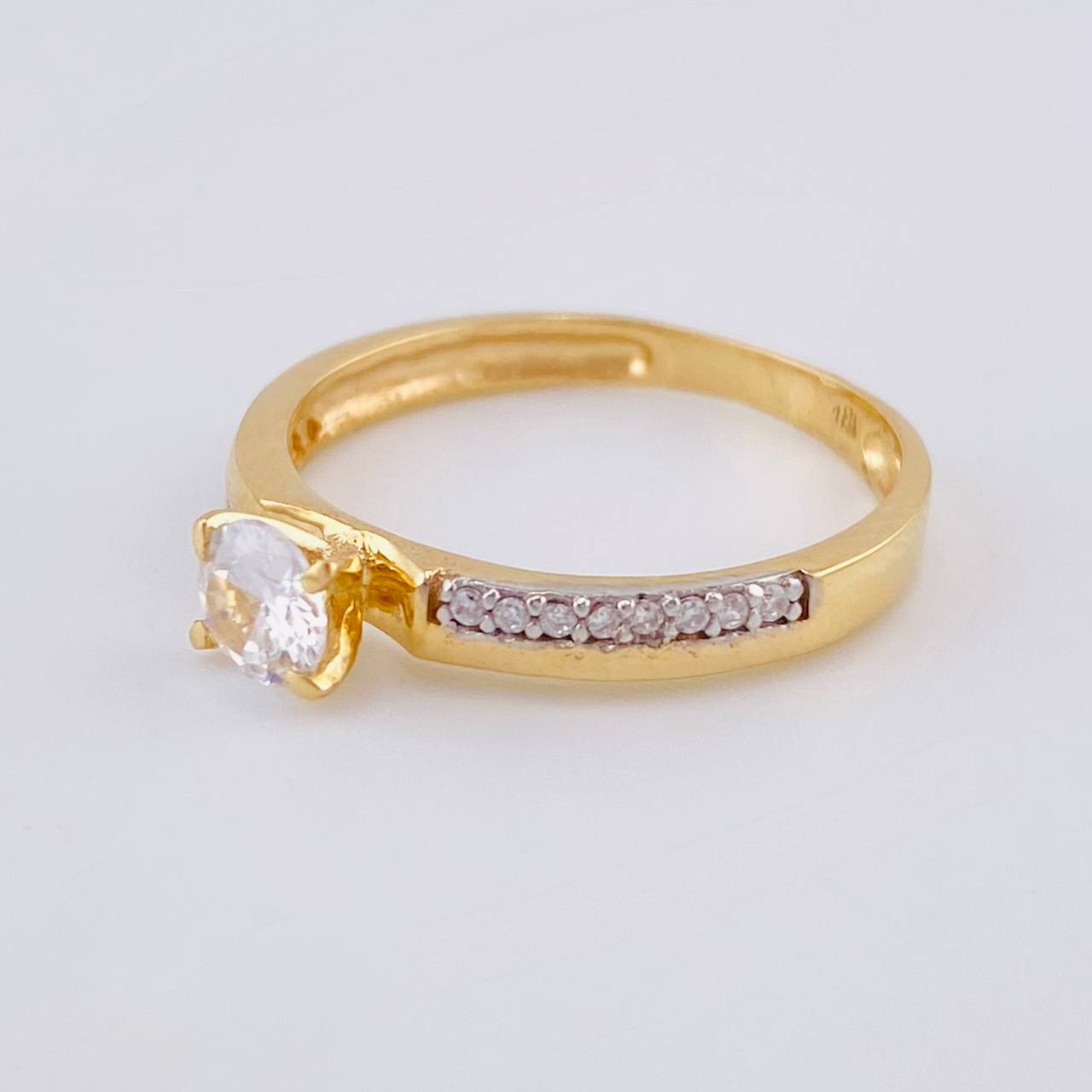 Solitaire Ring with Interlaced Lines 2.3 g / T6 1/2 Yellow Gold 18K