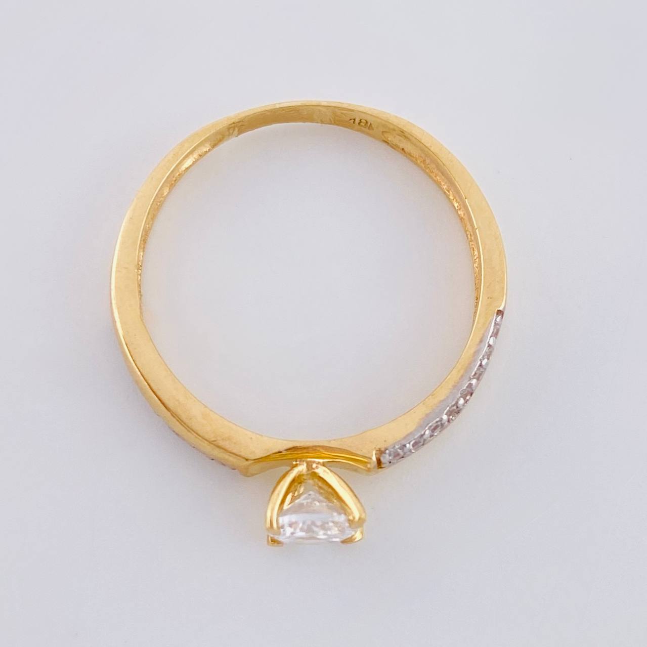 Solitaire Ring with Interlaced Lines 2.3 g / T6 1/2 Yellow Gold 18K