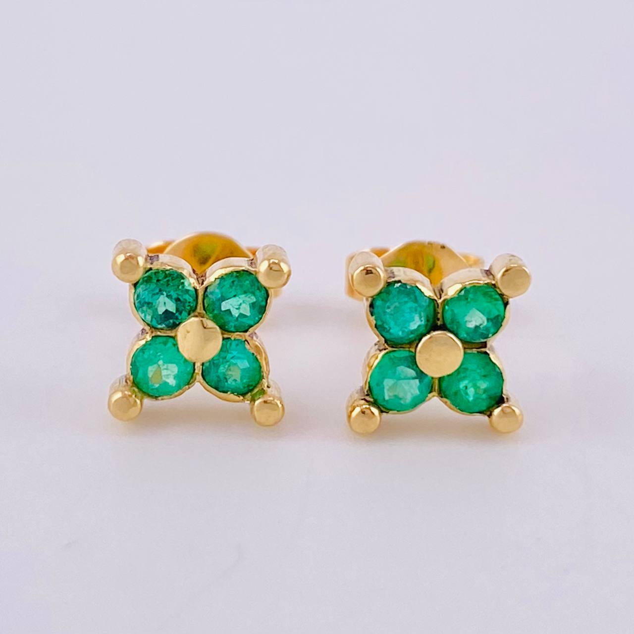 Clover Stud Earrings Emerald 60Pts 1.95 g / 2 3/4 in 18K Yellow Gold