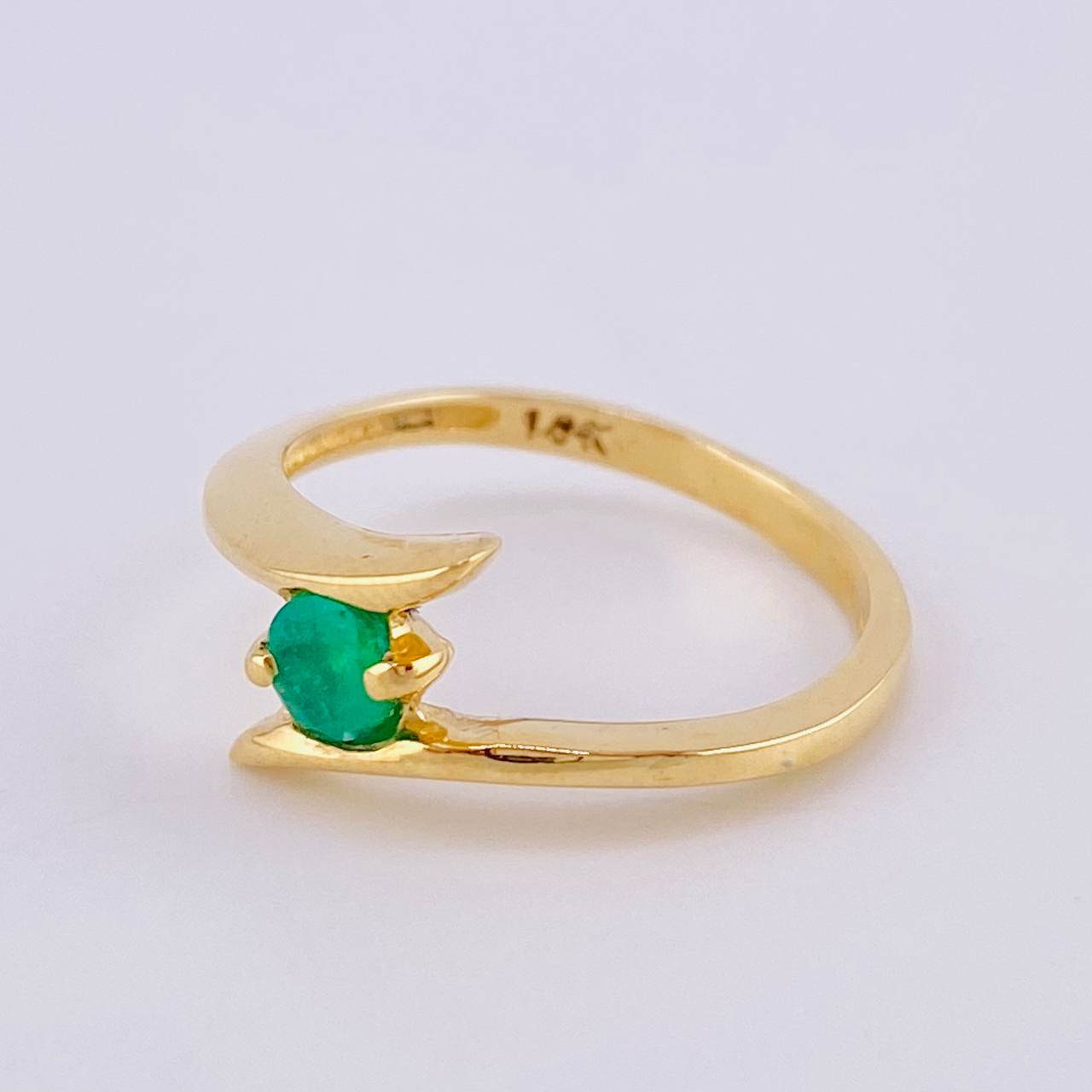 Fluctuating Waves Ring Emerald 25Pts 3 g / T6 3/4 18K Yellow Gold