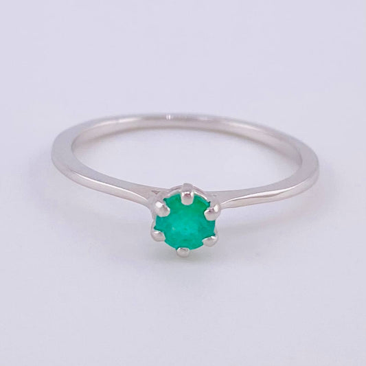 Emerald Solitaire Ring 18Pts 1.5 g / T6 3/4 18K White Gold