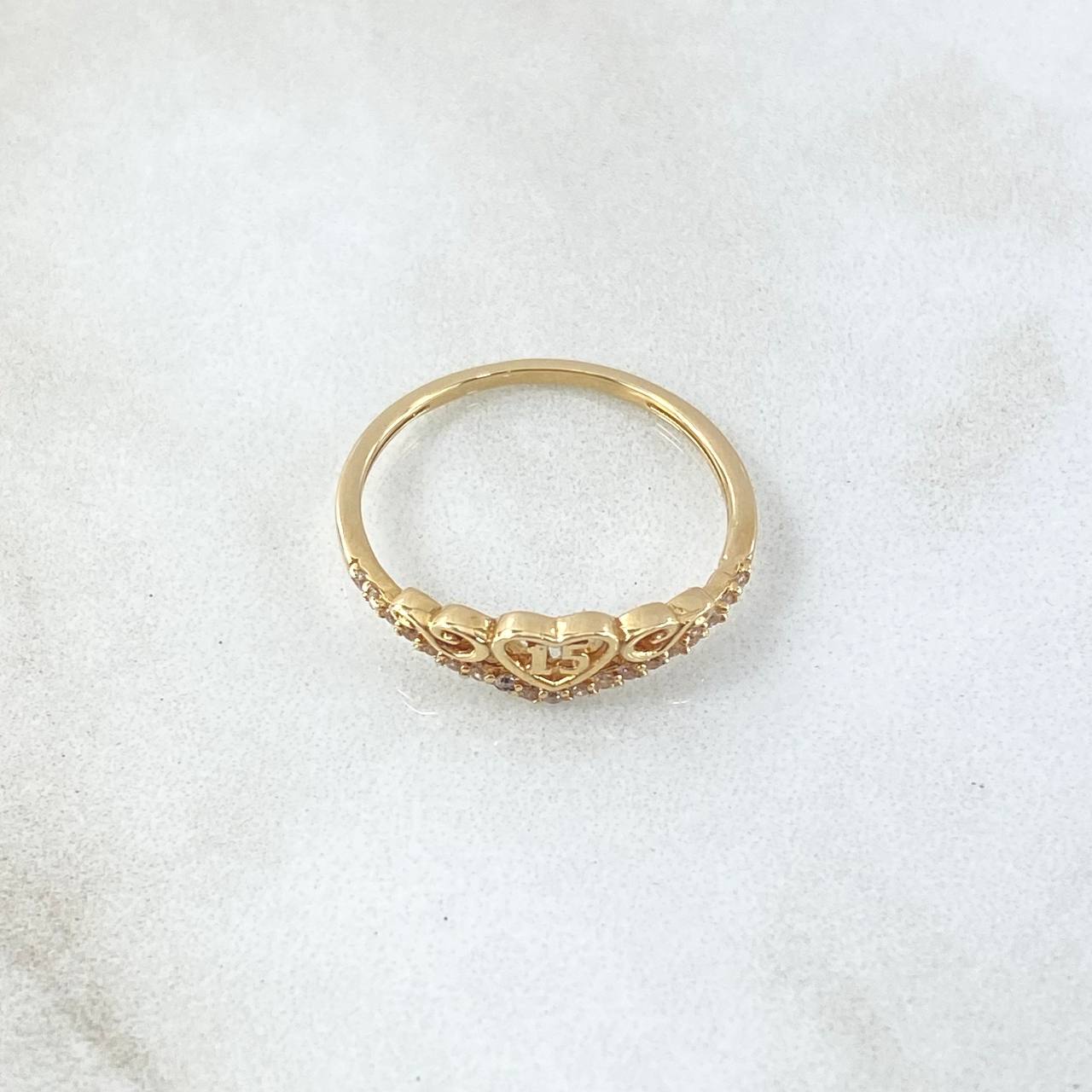 Anillo 15s Corazón en Tiara 1.65gr / T7 1/4 / Circones Blancos Oro Amarillo 18K ©