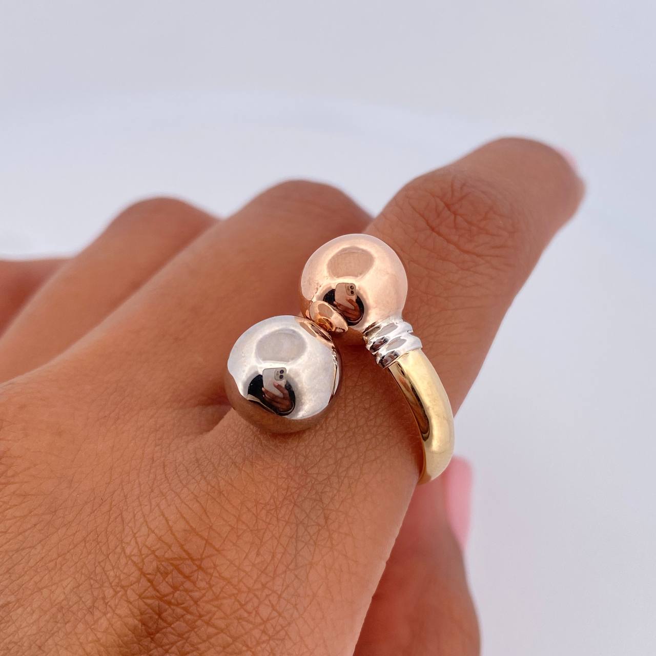 You and Me Ring 2.6gr / Size 6 1/2 / 18K Gold &