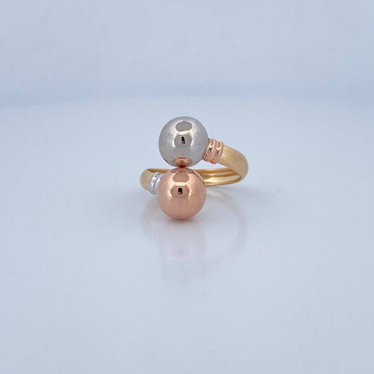 You and Me Ring 2.6gr / Size 6 1/2 / 18K Gold &