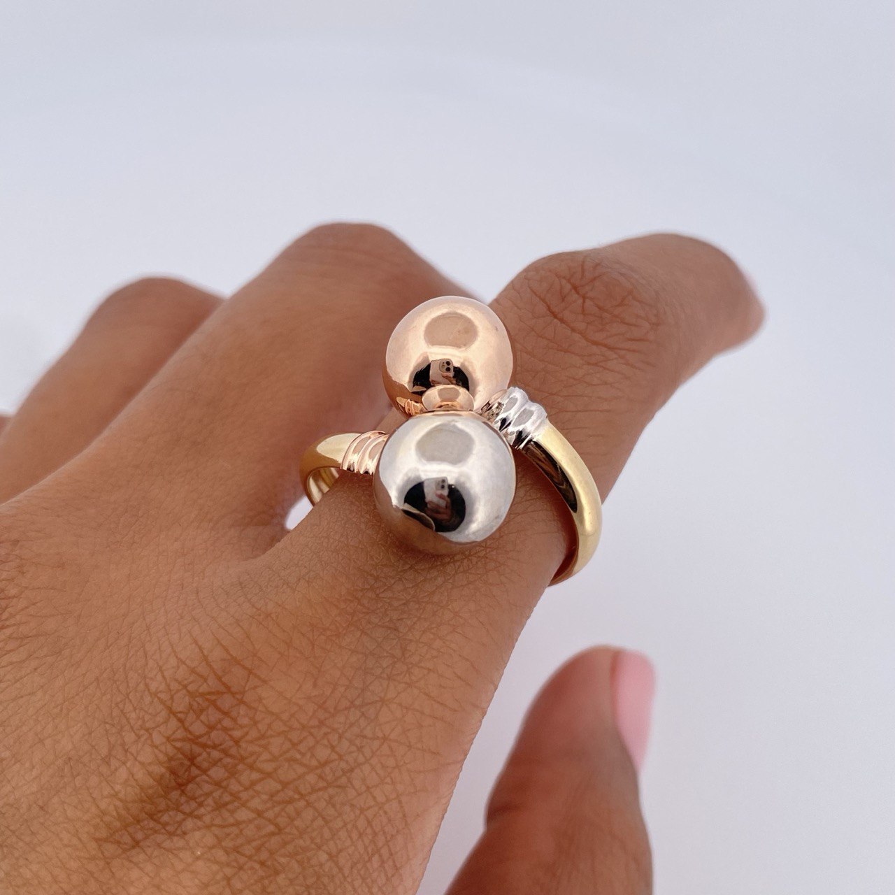 You and Me Ring 2.75gr / Size 7 1/2 / 18K Gold &