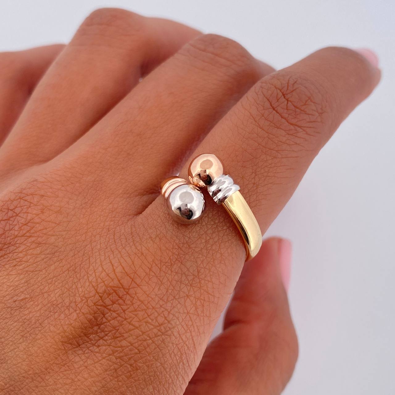 You and Me Ring 1.45gr / Size 6 / 18K Gold &