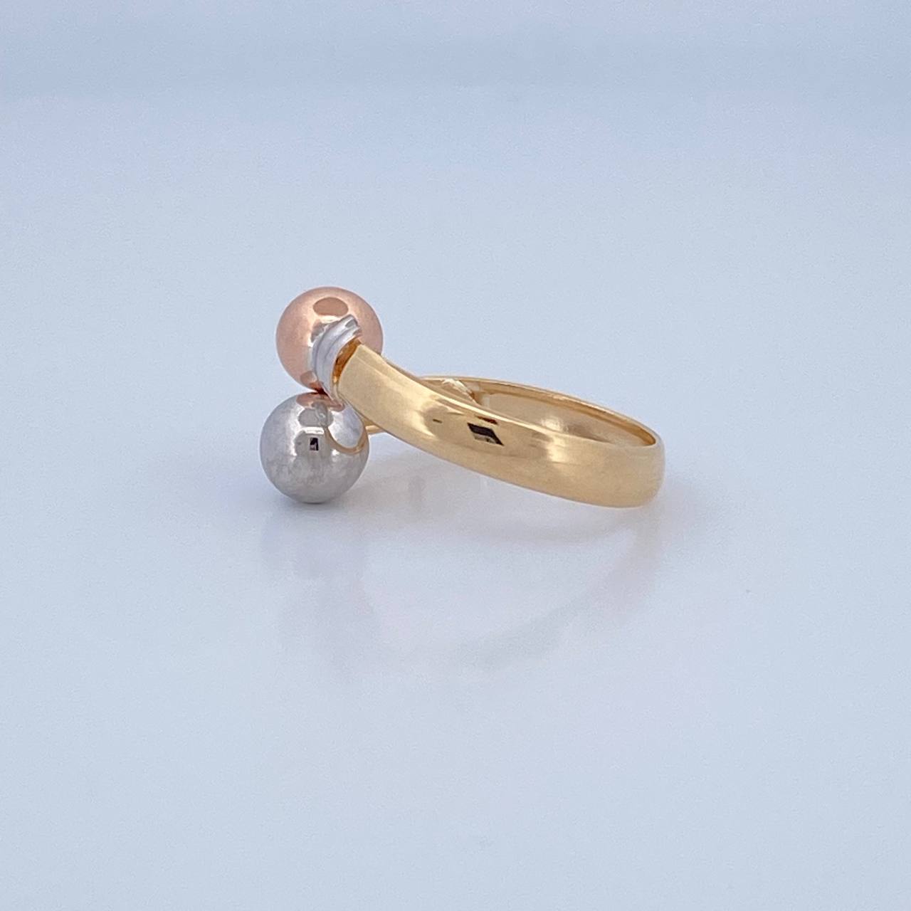 You and Me Ring 2.75gr / Size 7 1/2 / 18K Gold &
