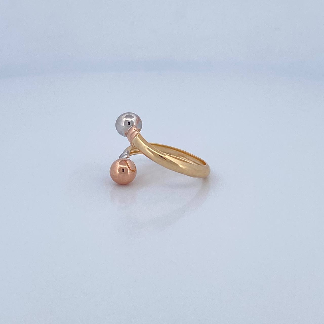 You and Me Ring 1.4gr / Size 6 1/2 / 18K Gold &