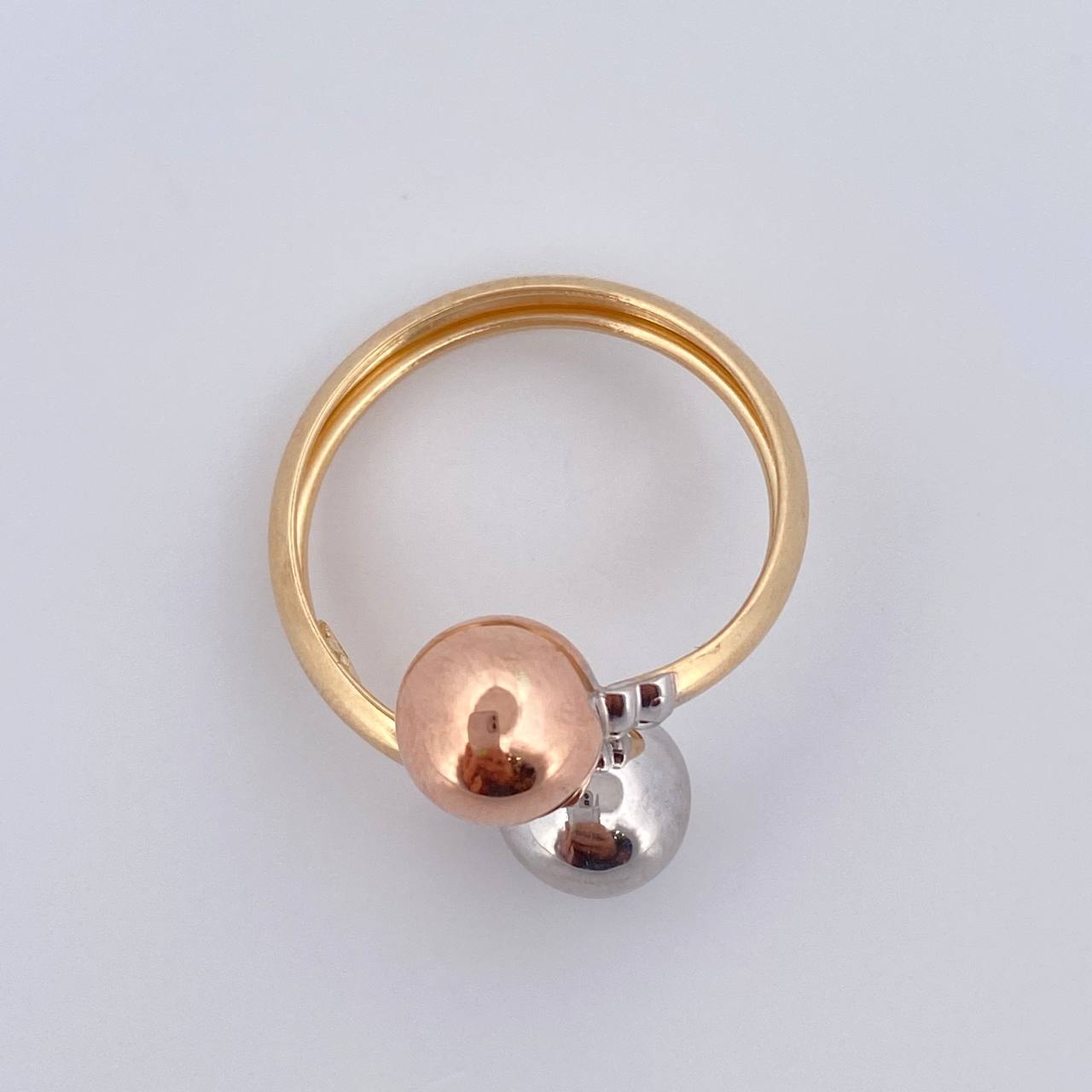 You and Me Ring 1.95gr / Size 7 3/4 / 18K Gold &