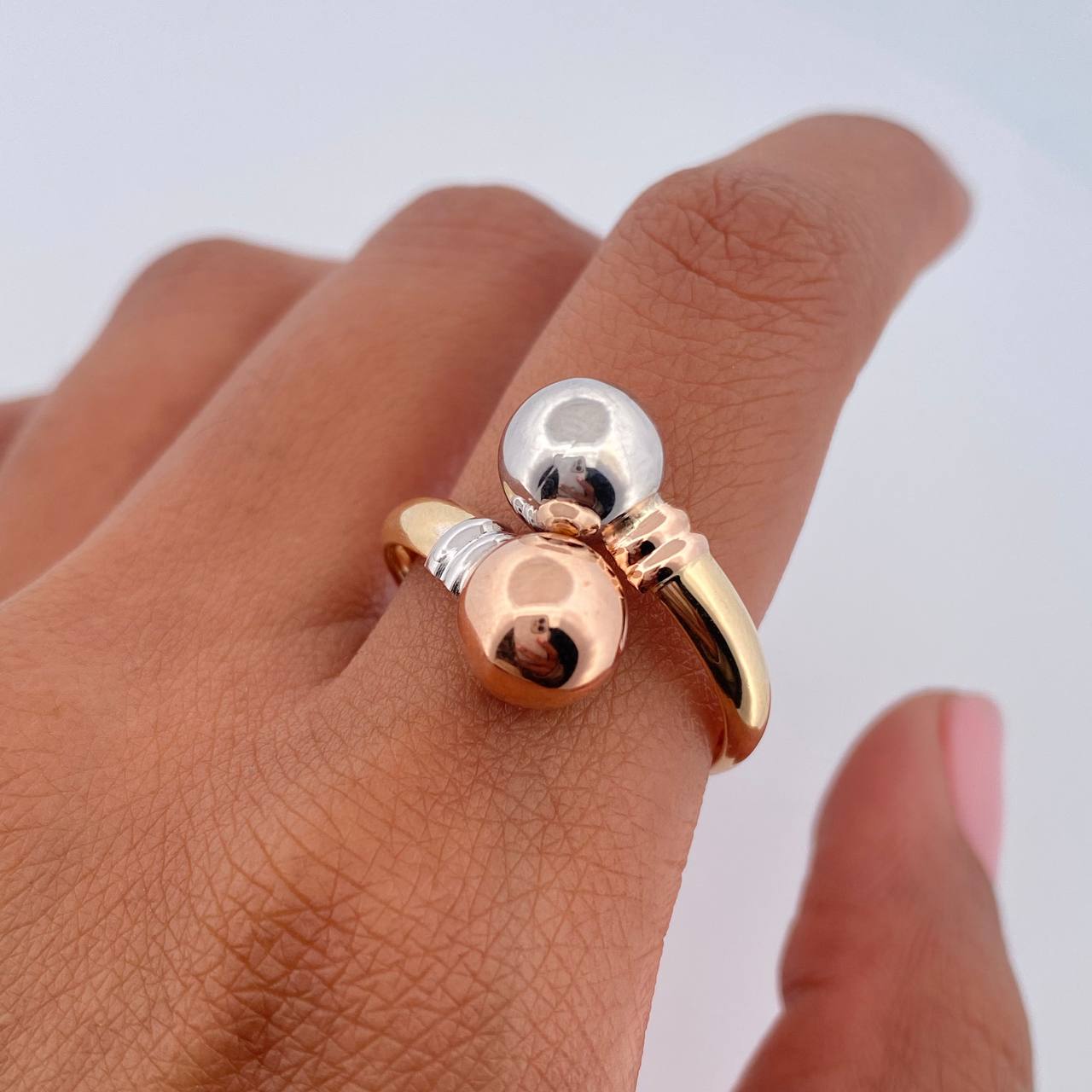You and Me Ring 1.95gr / Size 7 3/4 / 18K Gold &