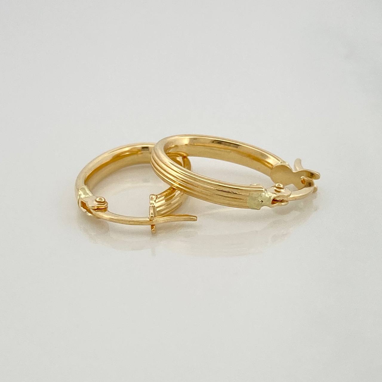 Juli Oval Hoop Earrings 1.1 g / 3/4 in 18K Yellow Gold