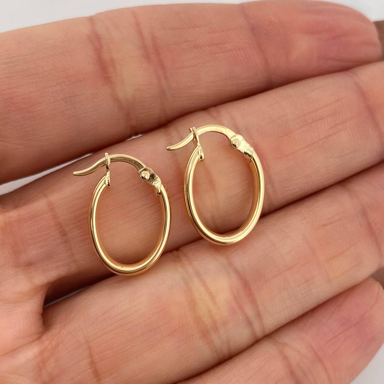 Juli Oval Hoop Earrings 1.1 g / 3/4 in 18K Yellow Gold