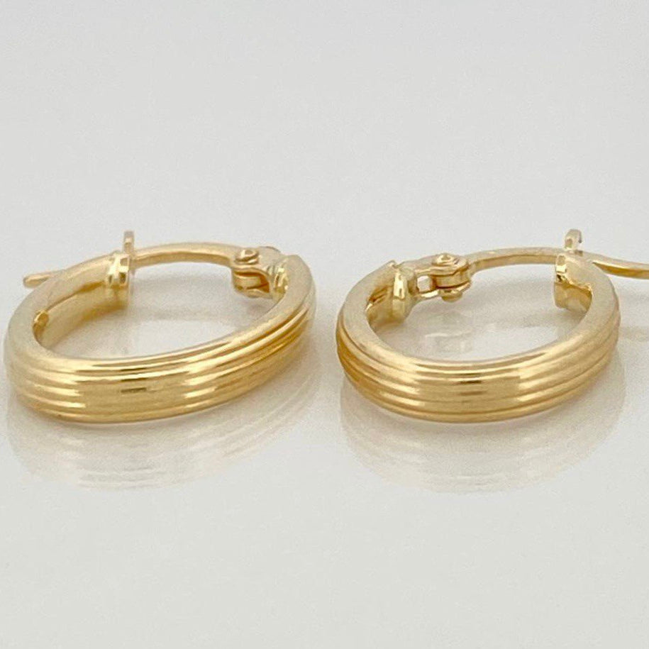 Juli Oval Hoop Earrings 1.1 g / 3/4 in 18K Yellow Gold
