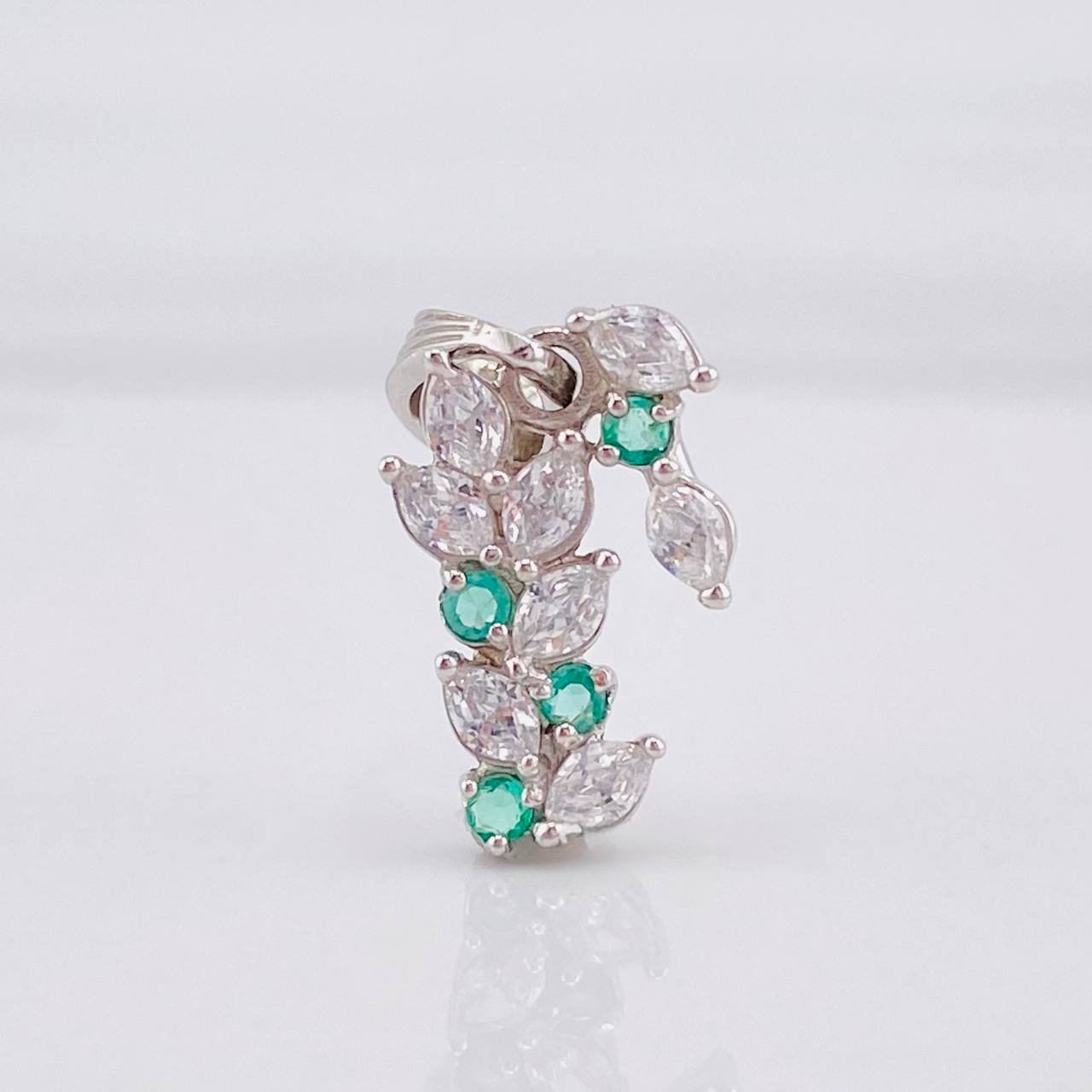 Pendant Sequential Leaves Emeralds 7pts 1.1g / 3/4 in Silver 925