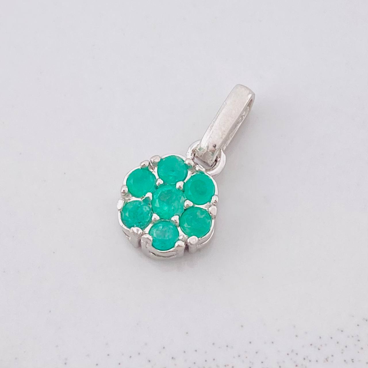 Pendant Flower Six Petals Emeralds 31pts 0.9g / 1/2 in Silver 925