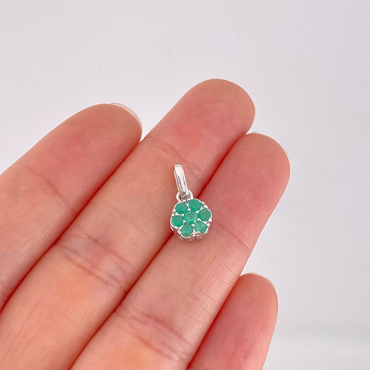Pendant Flower Six Petals Emeralds 31pts 0.9g / 1/2 in Silver 925