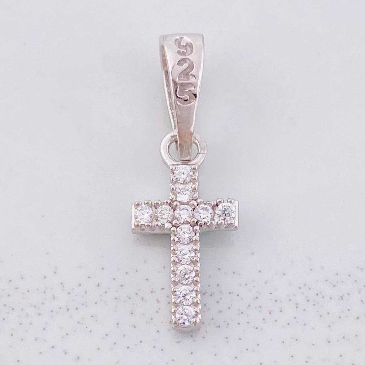 Pendant Cross Dense Emeralds 19pts 0.75g / 3/4 in Silver 925