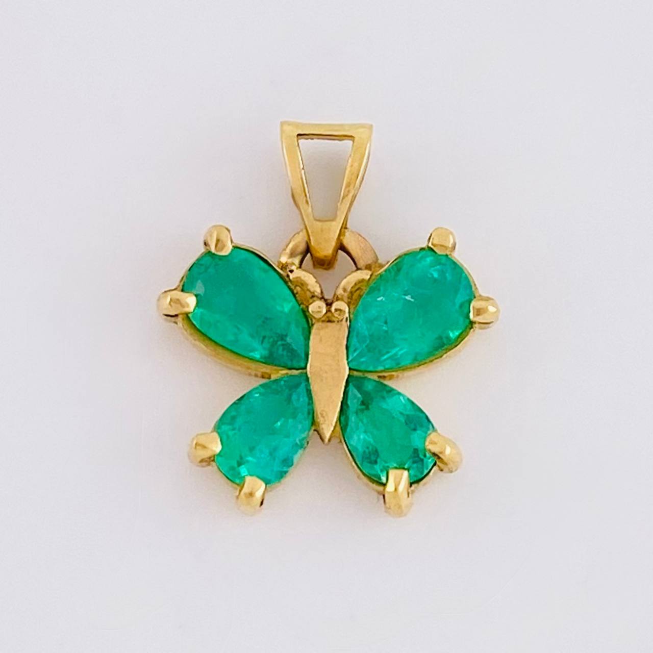 Pendant Rectangular Butterfly 55pts Emeralds 1.8gr / 3/4 in / 18K Yellow Gold *